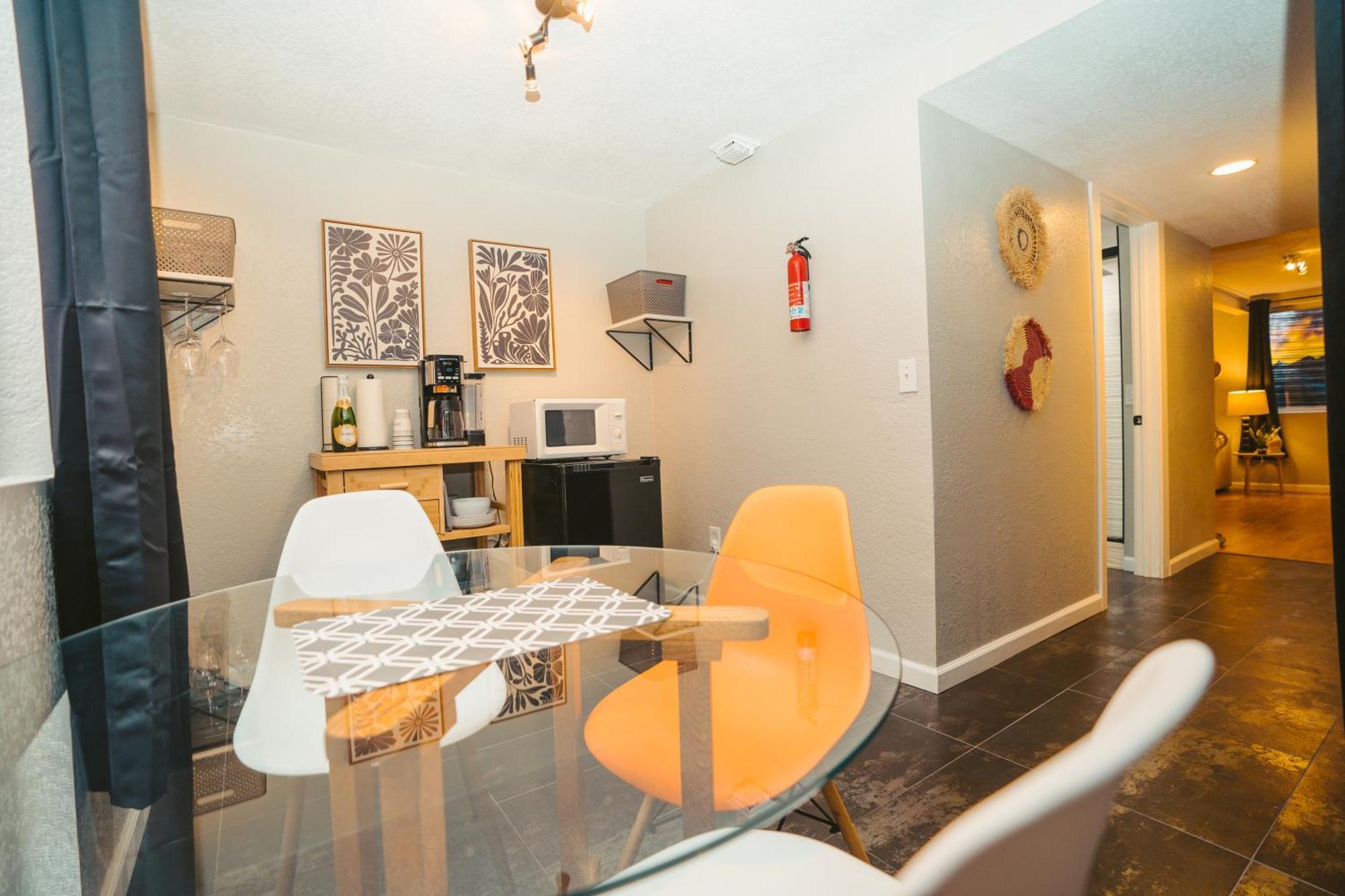 Windsor Retreat Private Basement Suite Denver Bagian luar foto