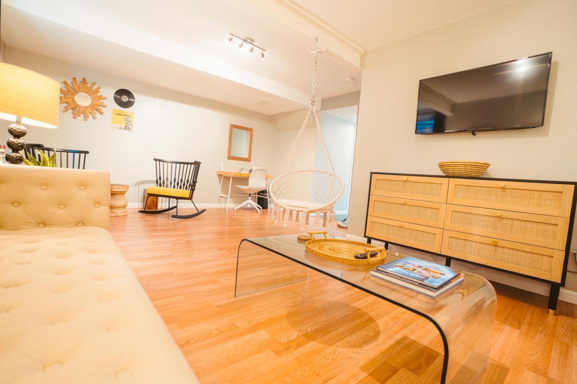 Windsor Retreat Private Basement Suite Denver Bagian luar foto