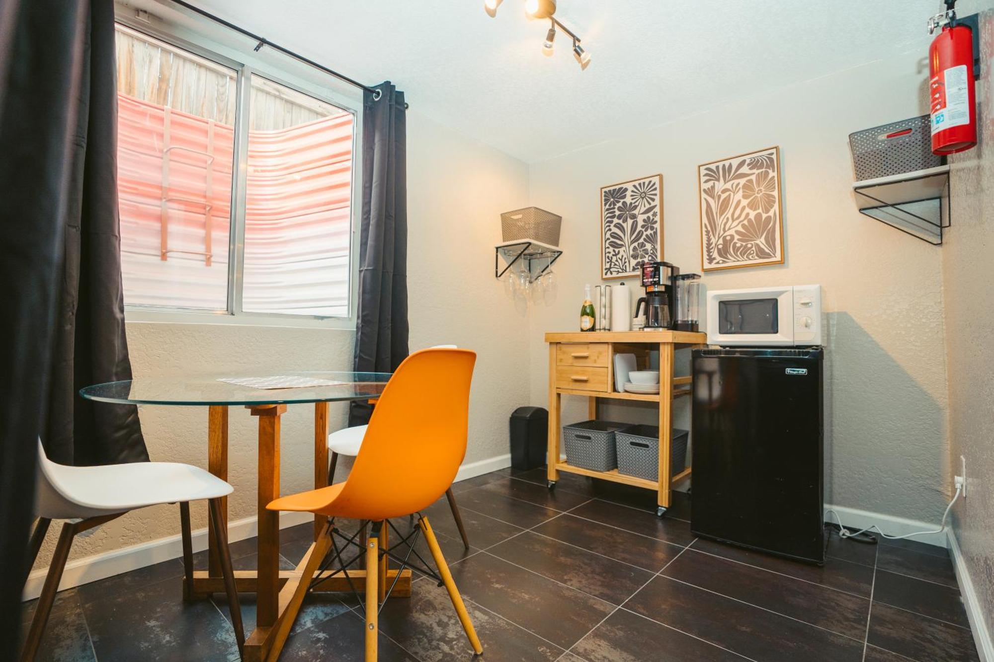 Windsor Retreat Private Basement Suite Denver Bagian luar foto