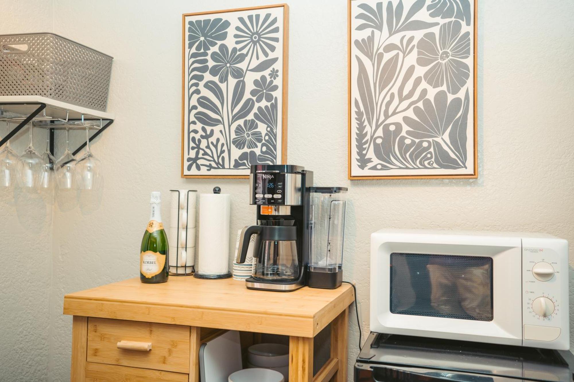 Windsor Retreat Private Basement Suite Denver Bagian luar foto