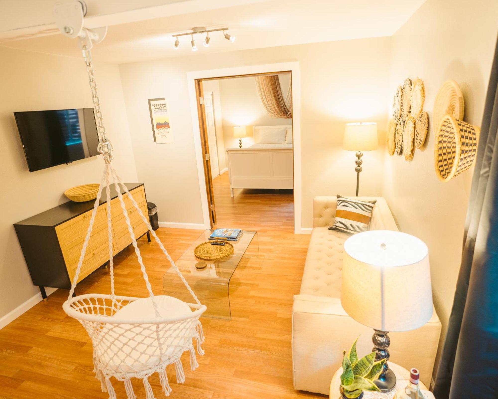 Windsor Retreat Private Basement Suite Denver Bagian luar foto