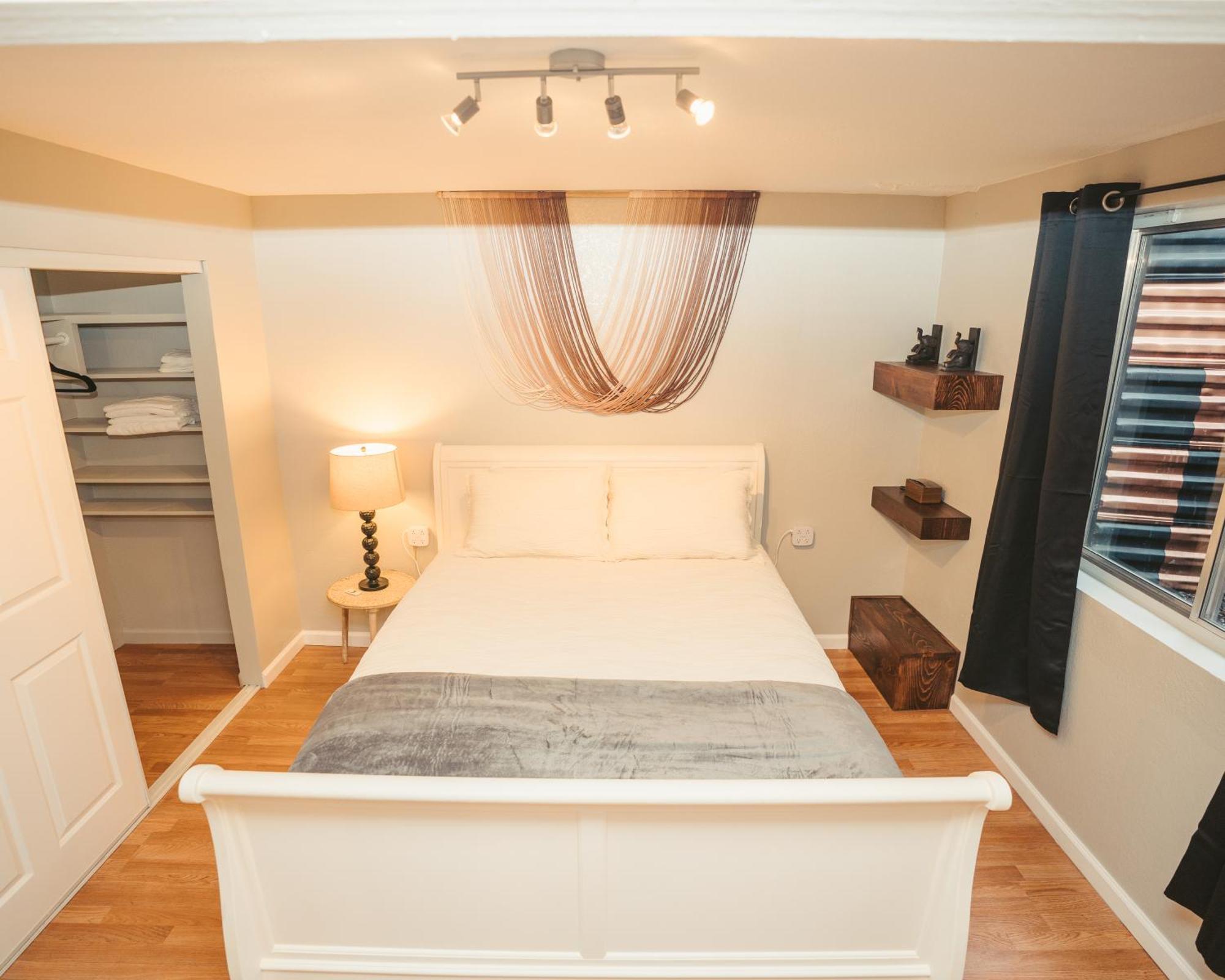 Windsor Retreat Private Basement Suite Denver Bagian luar foto